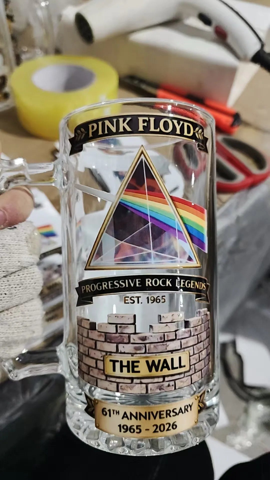 1965–2026 Pink Floyd 61st Anniversary Commemorative Beer Tankard, Dark Side of the Moon Prism Collectible Glass Mug Collectible Barware Pub Bar Restaurant Drinkware Decoration