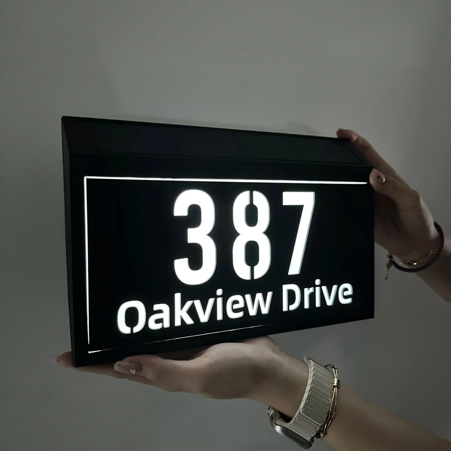Matte Black/Glossy Gray Color 28cmx18cm Custom Solar LED Powered LED Lights Address Plaque, Modern Acrylic House Number Plate, Durable Outdoor Waterproof Door & Wall Sign Home