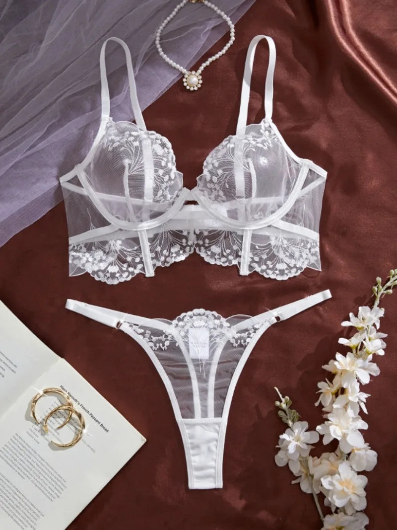 White/Black Color Set Valentine's Day Gift Ladies Black Forest Wave Lace Sexy Underwear Set Romantic Floral Trim Bustier Nightgown for Women