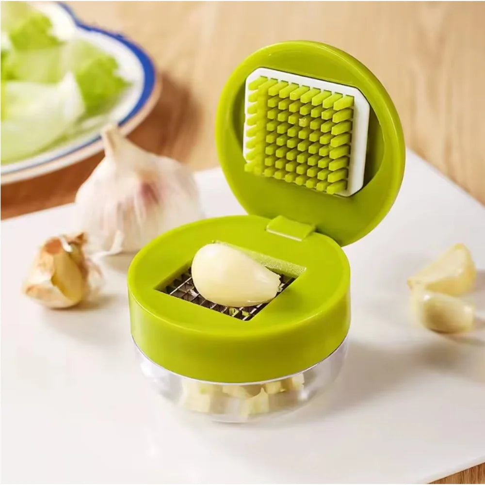 Multifunctional Garlic Press Manual Mincer， ABS and Stainless Steel Garlic Slicer Handheld Ginger Masher with Storage Case Kitchen Tools