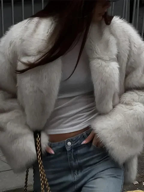 NEW Arrivals Winter Warm Snow Outerwear Ins Fashion Girls Oversized Gradient Fur Coat Women Thick Lapel Evening Nightclub Party Outerwear Fluffy Faux Fur High Street Jacket Ladies Girls Luxury Fashion Clothing Supplies