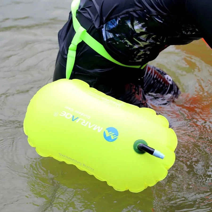 Outdoor Swim Safe Buoy Inflatable Life Saving Swim Buoy PVC Inflated Air Drying Bag with Belt Drift Bag For Swimming Pool Open Summer Water Sports Accessories