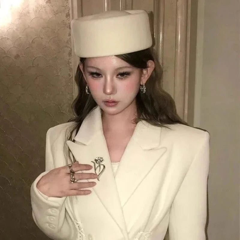 Vintage Hard Top Flat Fedoras White Hats Women Wool Felt Berets Hat Wedding Cocktail Party Medicine Box Hats Charm Exquisite Top Cap Ladies Apparel Accessories