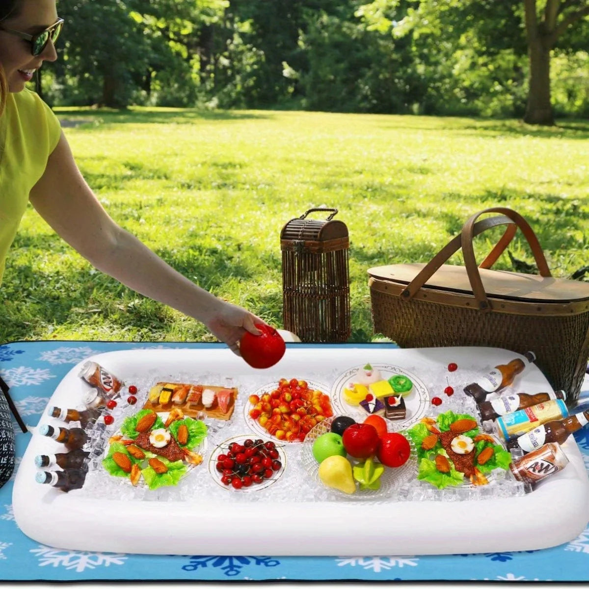 Inflatable service bar salad ice tray food and beverage container, suitable for barbecue, picnics, swimming pools, parties