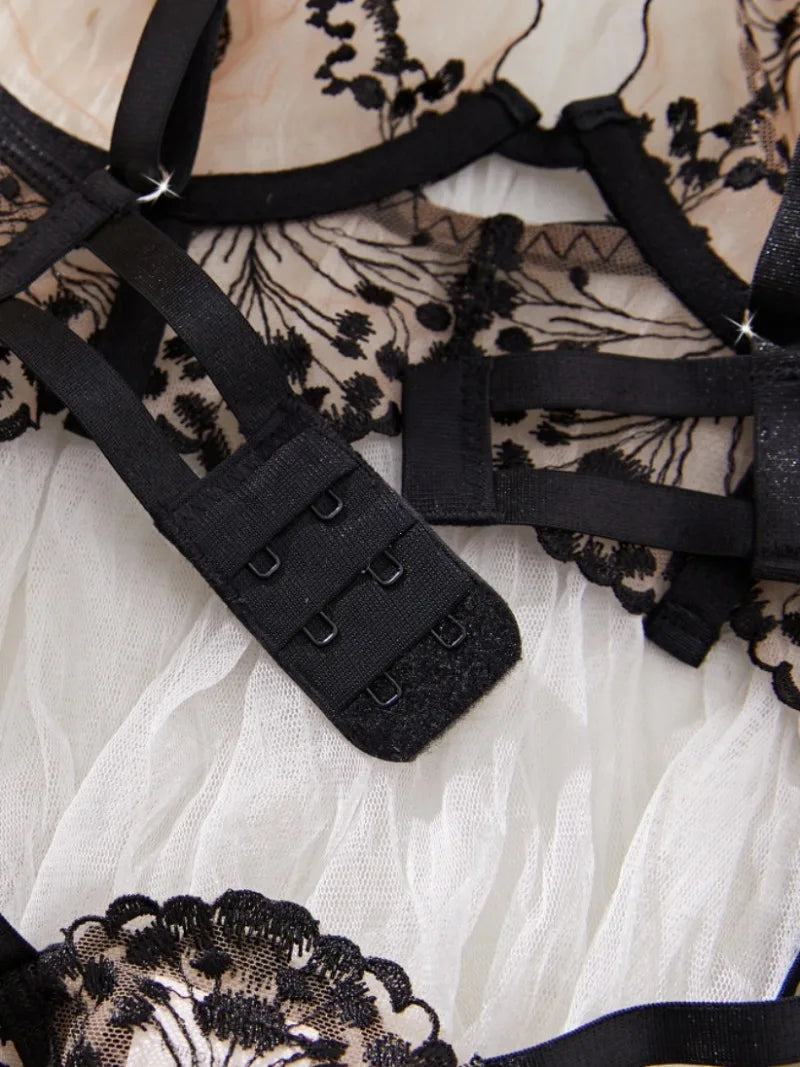 White/Black Color Set Valentine's Day Gift Ladies Black Forest Wave Lace Sexy Underwear Set Romantic Floral Trim Bustier Nightgown for Women