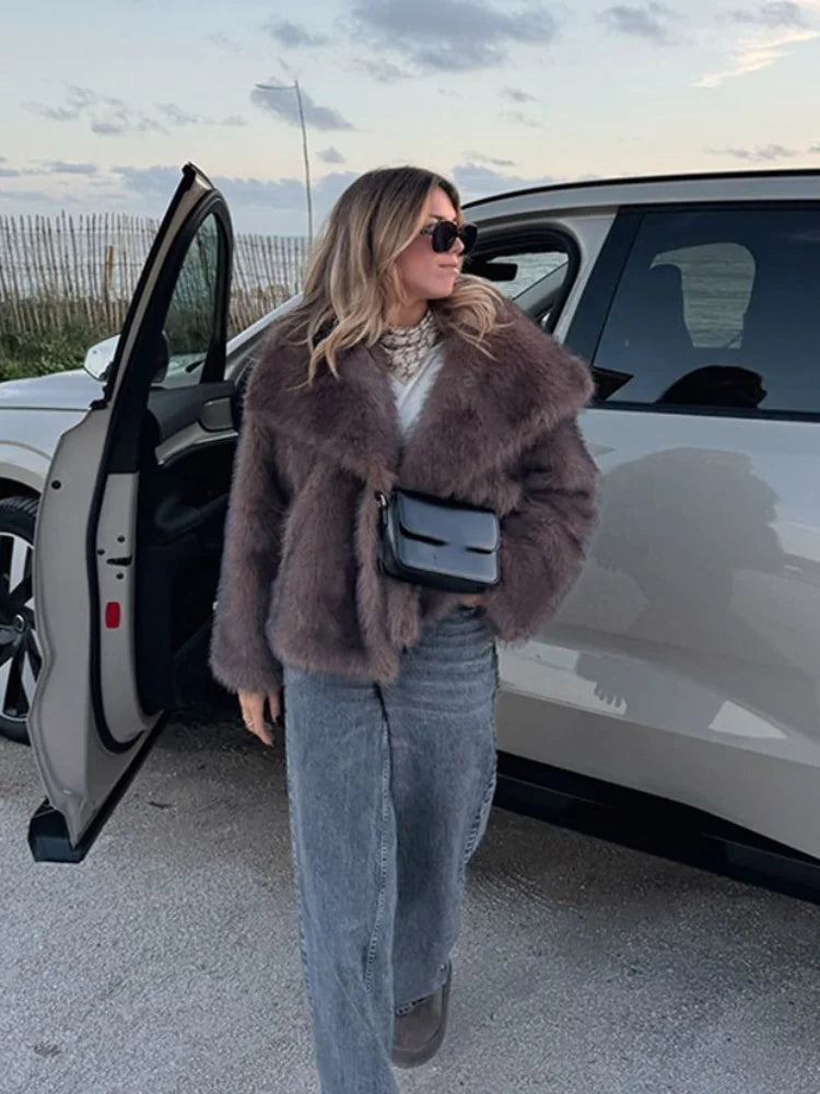 NEW Arrivals Women Retro Collar Long Sleeved Buttons Women's Faux Fur Coats Winter Snow Outerwear Thick Warm Solid Color Fury Jacket Female High Street Ladies Girls Luxury Fashion Clothing Supplies