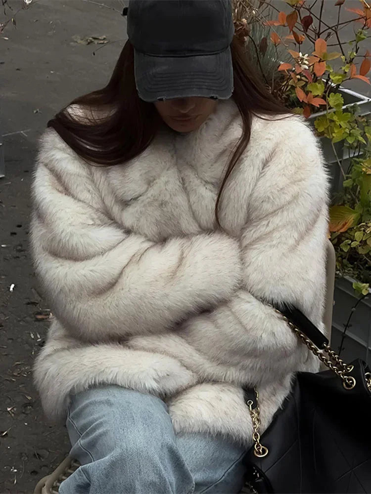 NEW Arrivals Winter Warm Snow Outerwear Ins Fashion Girls Oversized Gradient Fur Coat Women Thick Lapel Evening Nightclub Party Outerwear Fluffy Faux Fur High Street Jacket Ladies Girls Luxury Fashion Clothing Supplies