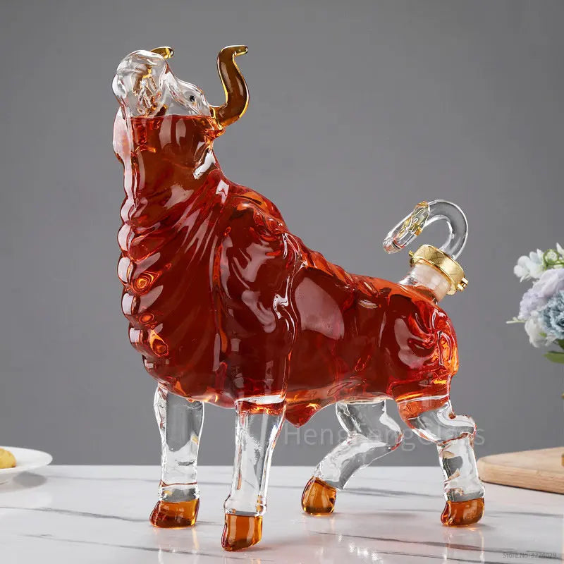 1000ML Bull Shaped Lead-Free Wine Decanter Whiskey Alcohol Storage Container Glass Bottle Whiskey Decanter for Liquor Scotch Bourbon Home Bar Pubs Night Club Decorations Barware Accessories