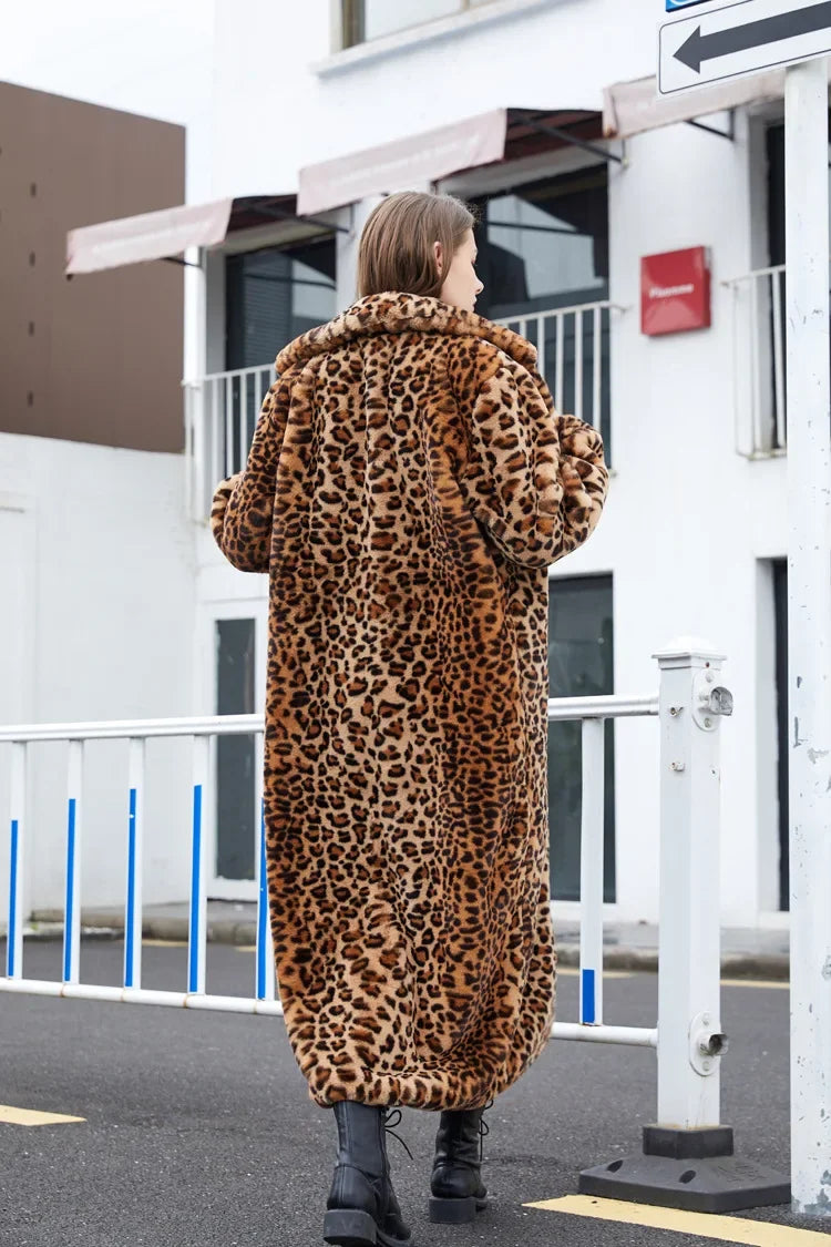 Luxurious Italian Style Faux Fur Coat with Leopard Pattern, Long Plush Coat, Warm Suit Collar, Casual Fashion, Winter