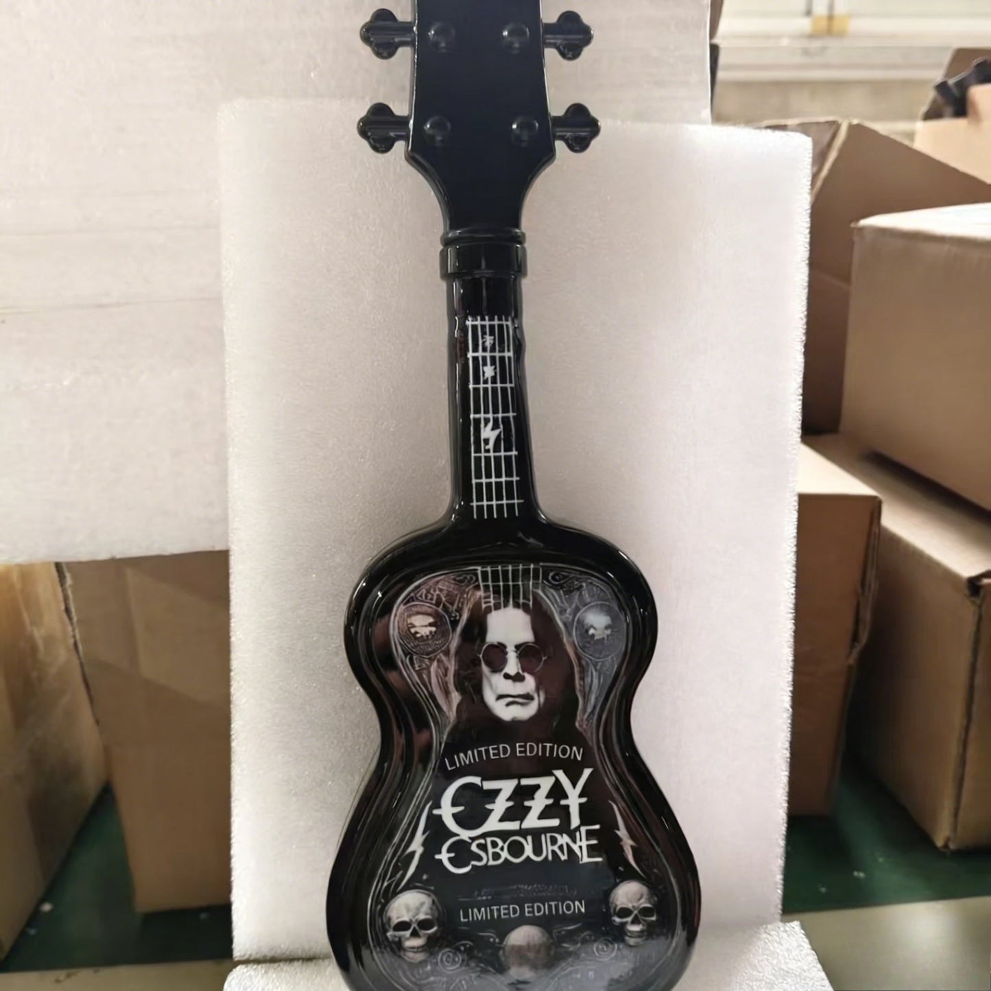Ozzy Osbourne Lovers Tribute Guitar Shape Whiskey Decanter, Limited Edition 3D Relief Crystal Liquor Bottle, Premium Gift for Heavy Collection Home Drinkware Pub Bar Night Club Barware Accessories
