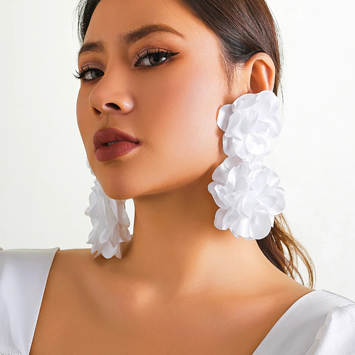 4 Colors Exaggerated Big Fluffy Fabric Flower Petal Drop Earrings for Women Trending Elegant Earring Wed Bridal Accessories