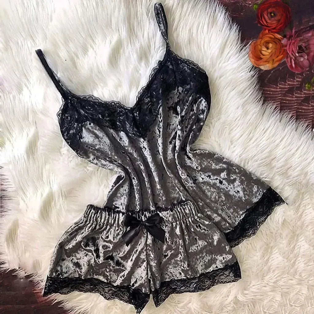 2 PCS Set S-XL Size Autumn Winter Velvet 6 Colors Pajamas Set Women's Sexy Lingerie Sleepwear Nightwear Cute Cami Top and Shorts Pajamas Sets Loungewear Home Wear Women Lingerie Clothing Supplies