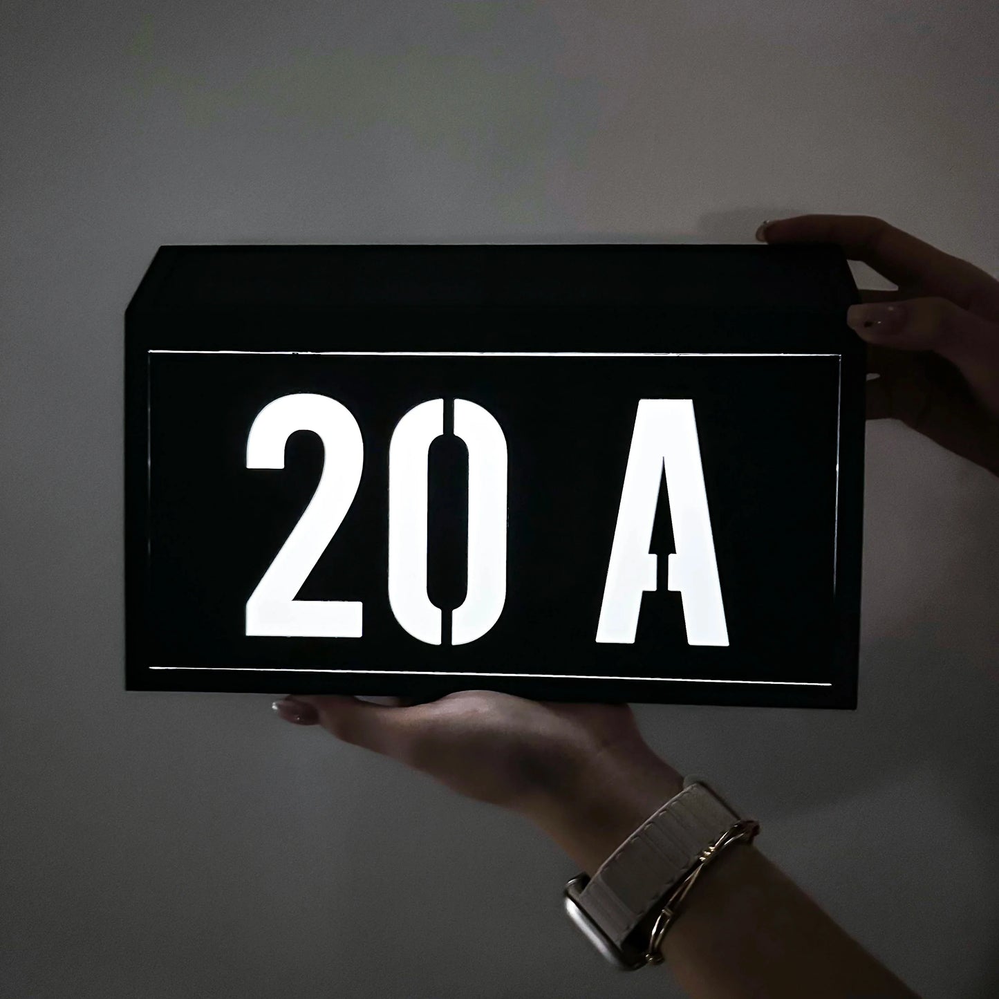 Matte Black/Glossy Gray Color 28cmx18cm Custom Solar LED Powered LED Lights Address Plaque, Modern Acrylic House Number Plate, Durable Outdoor Waterproof Door & Wall Sign Home