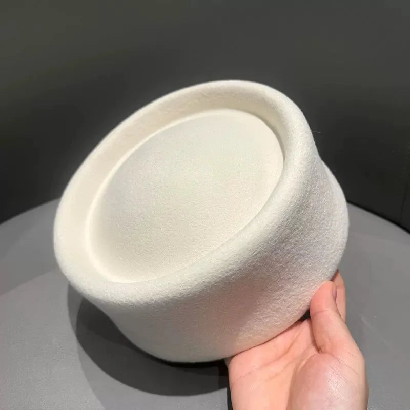 Vintage Hard Top Flat Fedoras White Hats Women Wool Felt Berets Hat Wedding Cocktail Party Medicine Box Hats Charm Exquisite Top Cap Ladies Apparel Accessories