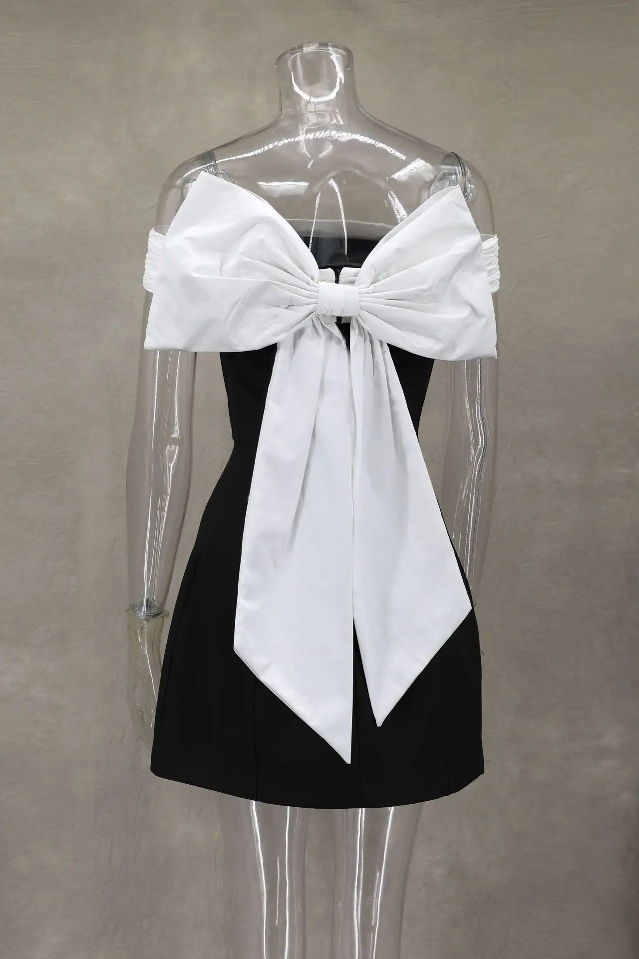 NEW Arrivals Luxury Back Big Bow Decoration Mini Dress Fashion Off Shoulder High Waist Sleeveless Backless Dresses Autumn Evening Wedding Birthday Party Night Club Outfit Dresses Gowns Girls Ladies Fashion Clothing Supplies
