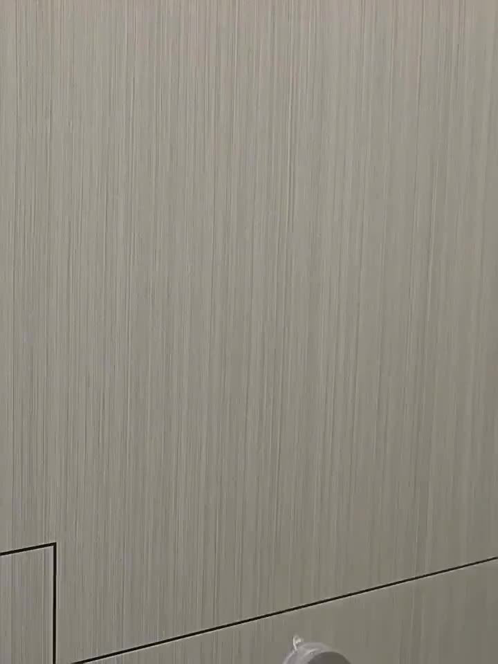 A very practical 6-hook hook that does not require punching suction cups for wall hanging. It can be used to store clothes, towels, bathrobes, small items, etc. It is suitable for bathrooms, bedrooms, washrooms, living rooms,