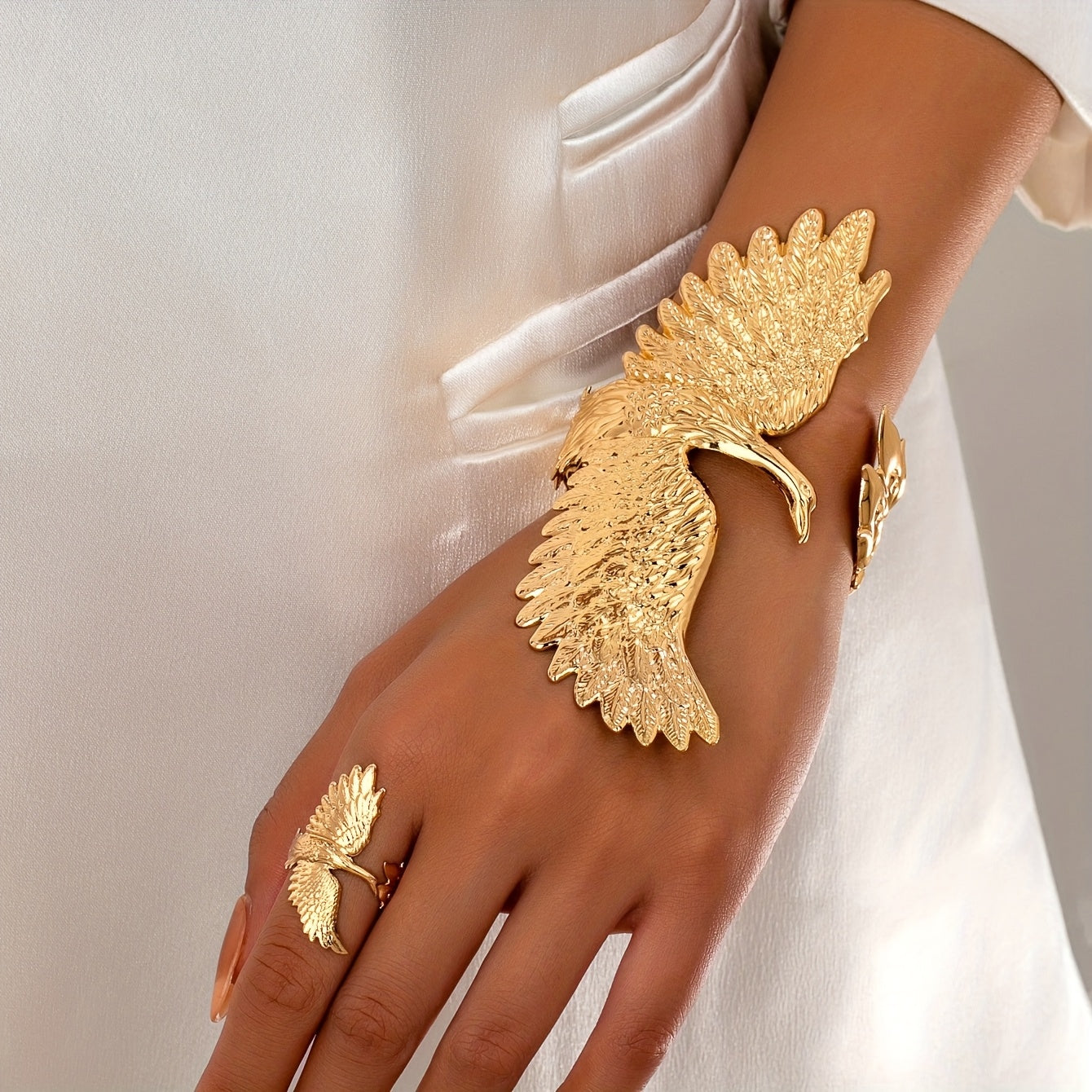 An Exaggerated Punk-Style Design Featuring a Glossy Eagle Mouth Ring, Along with a Unique Retro Geometric Jewelry Set of Golden Bracelets And Rings