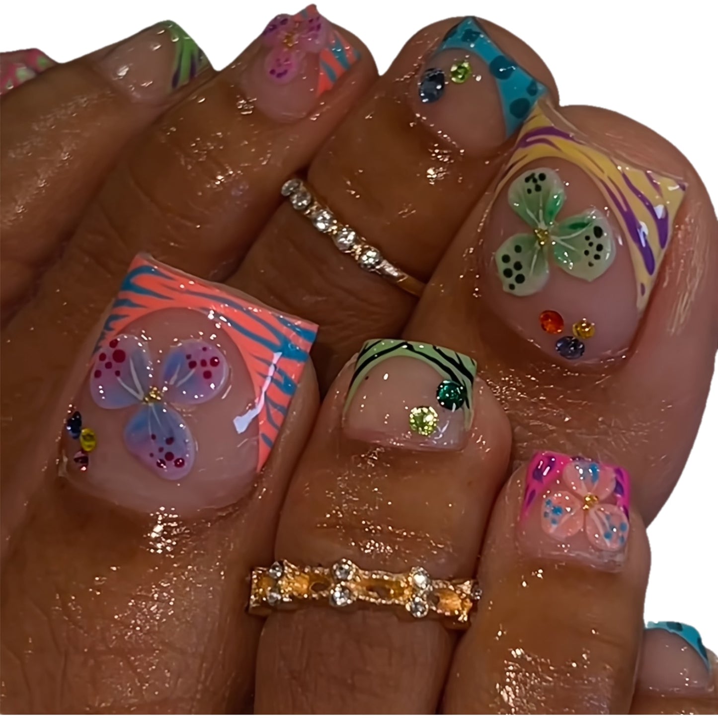 24 square short toe nails summer soda style Golden flower core three-petal flower dopamine Glitter blue purple black water ripple French edge spring green small flowers crylic press on nails sweet cool, beach vacation must-ha