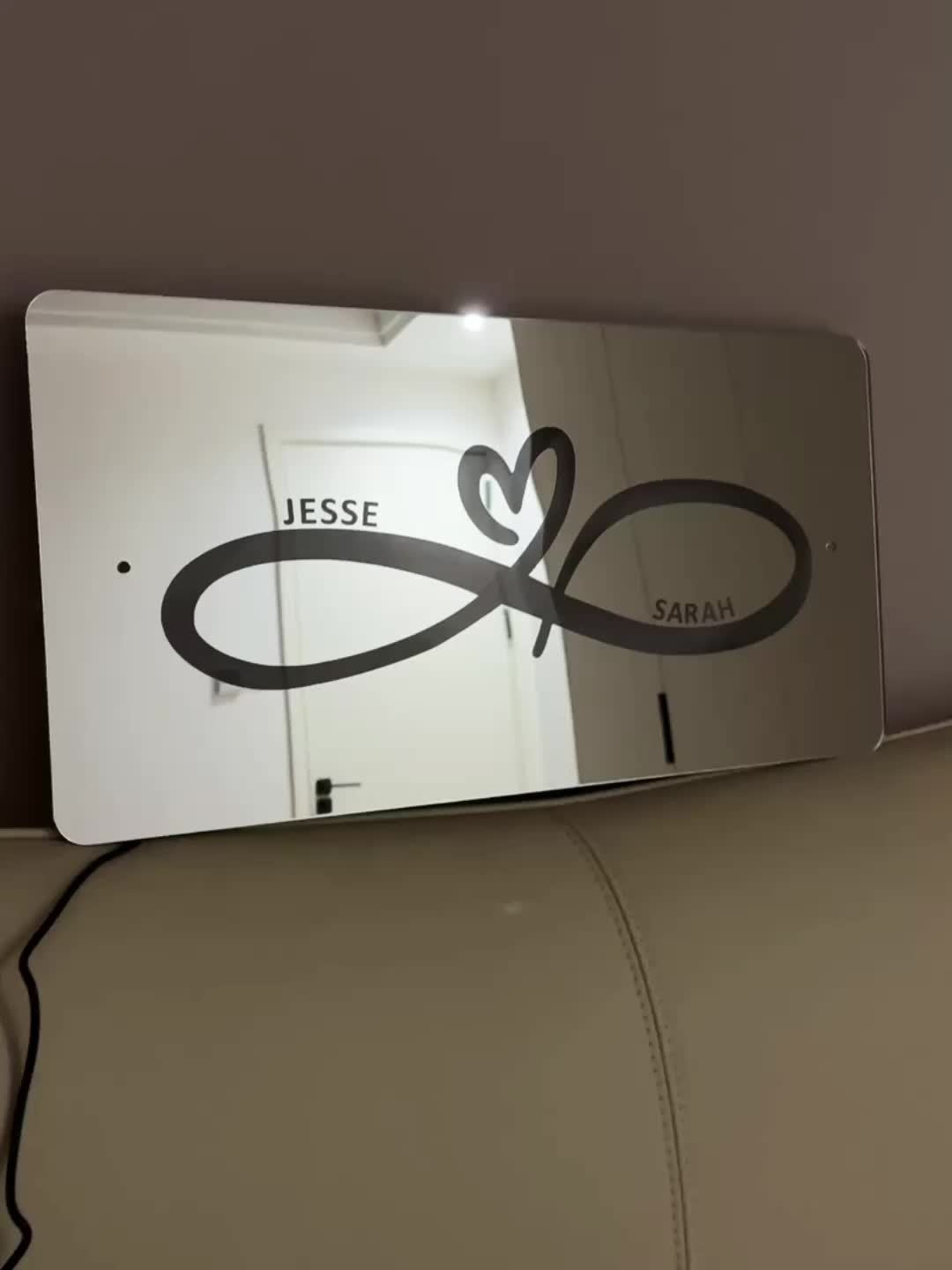 A Personalized USB-Powered Remote-Controlled LED Light Mirror for Couples, Featuring Customizable Names, Perfect for Bedroom Decoration And As a Gift for Valentine's Day Or Birthdays